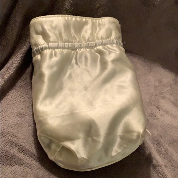 Chanel medium cosmetic/jewelry travel bag - Picture 3 of 3